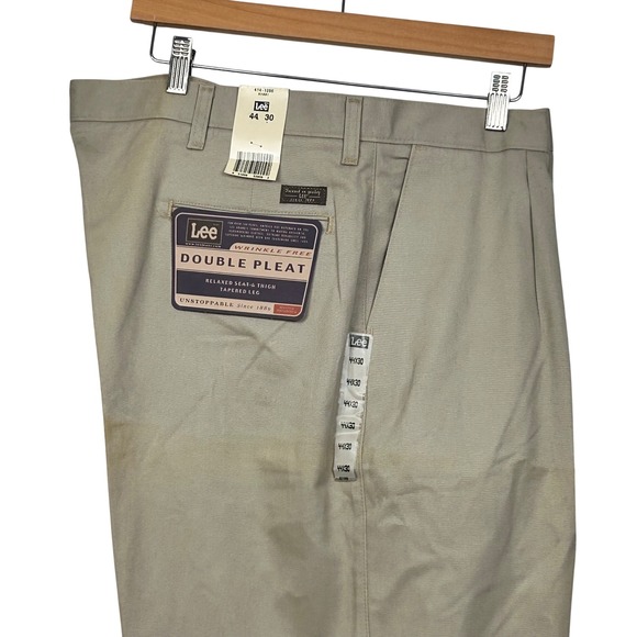 Lee Pants Mens 44x30 Khaki Tan Double Pleat Relaxed Fit Tapered Leg Wrinkle Free - Picture 2 of 13